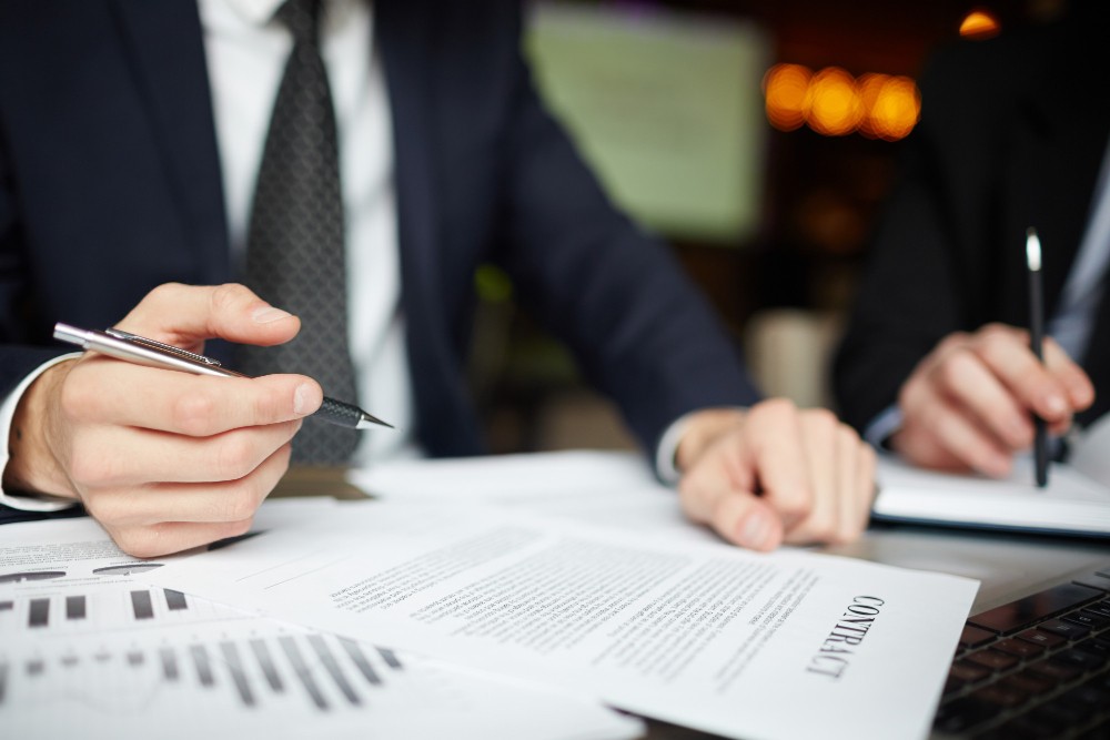 How Can a Commercial Contracts Law Firm Reduce Risk?